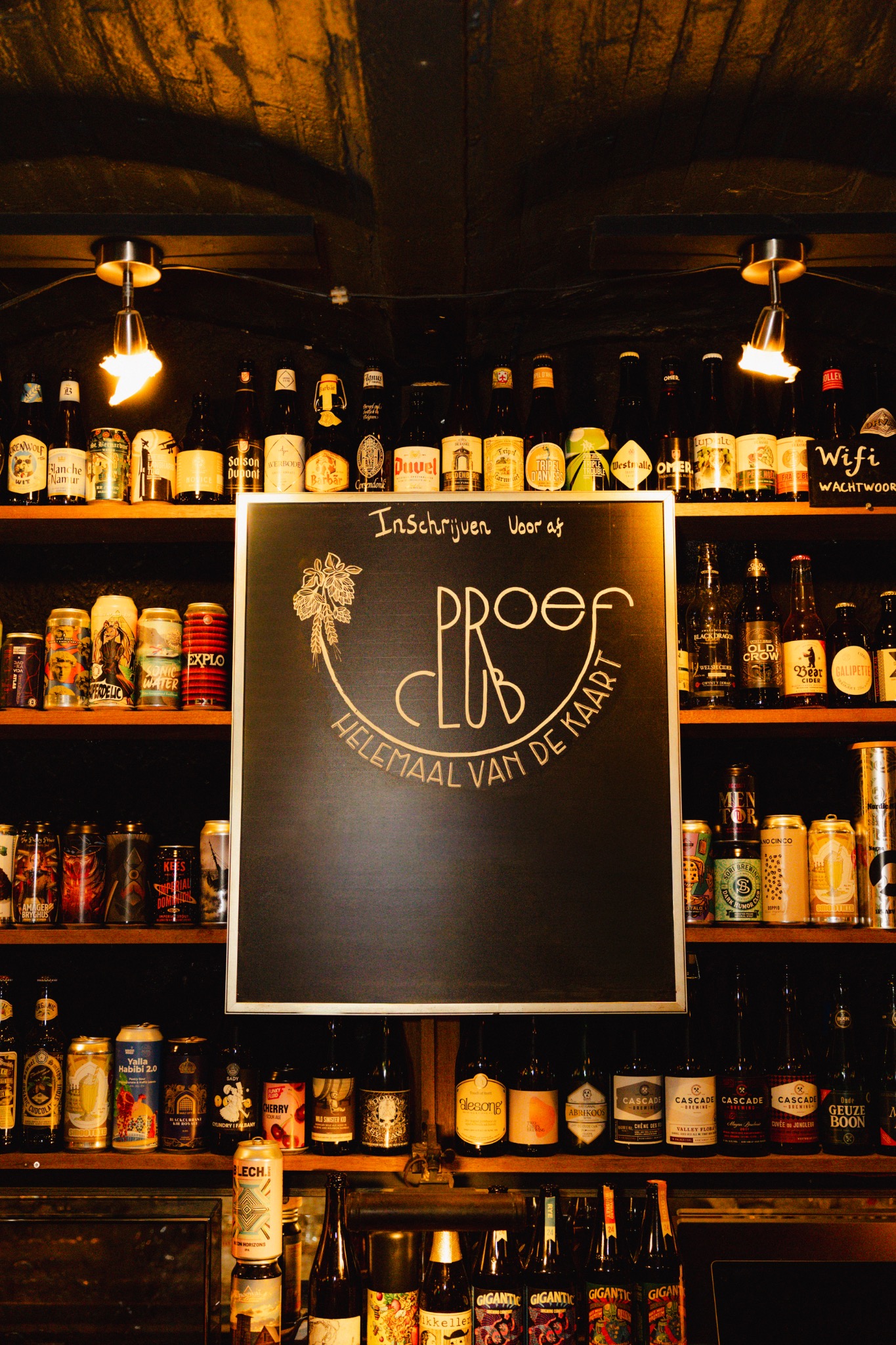 Proefclub bord in café Hoppzak